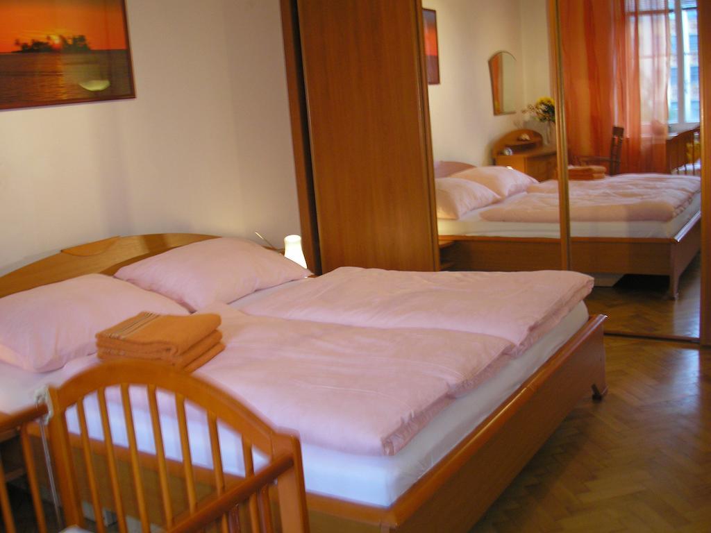 Apartment Accommodation Up To 17 Pressburg Zimmer foto