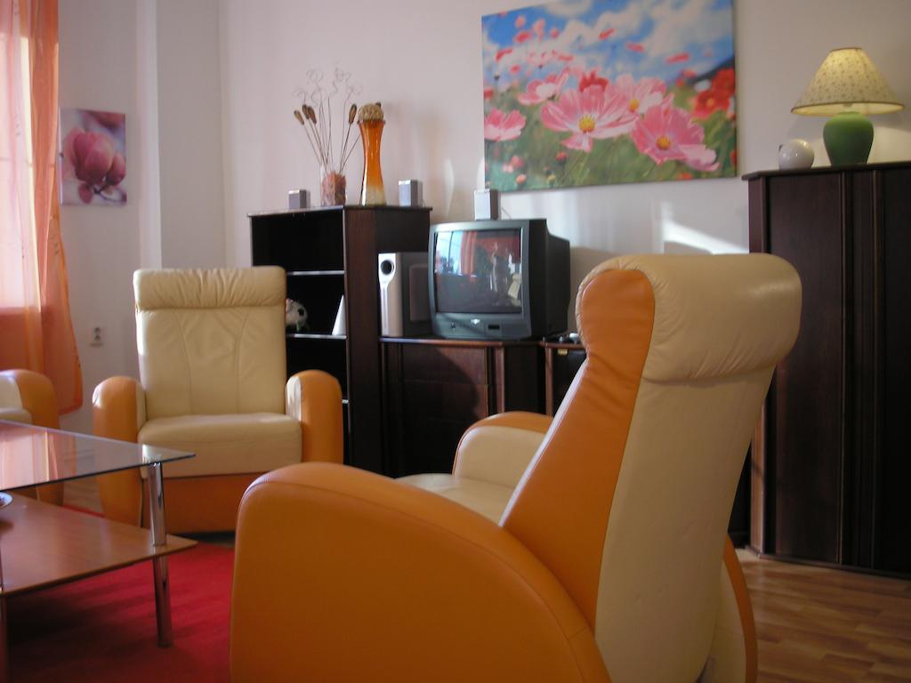 Apartment Accommodation Up To 17 Pressburg Exterior foto