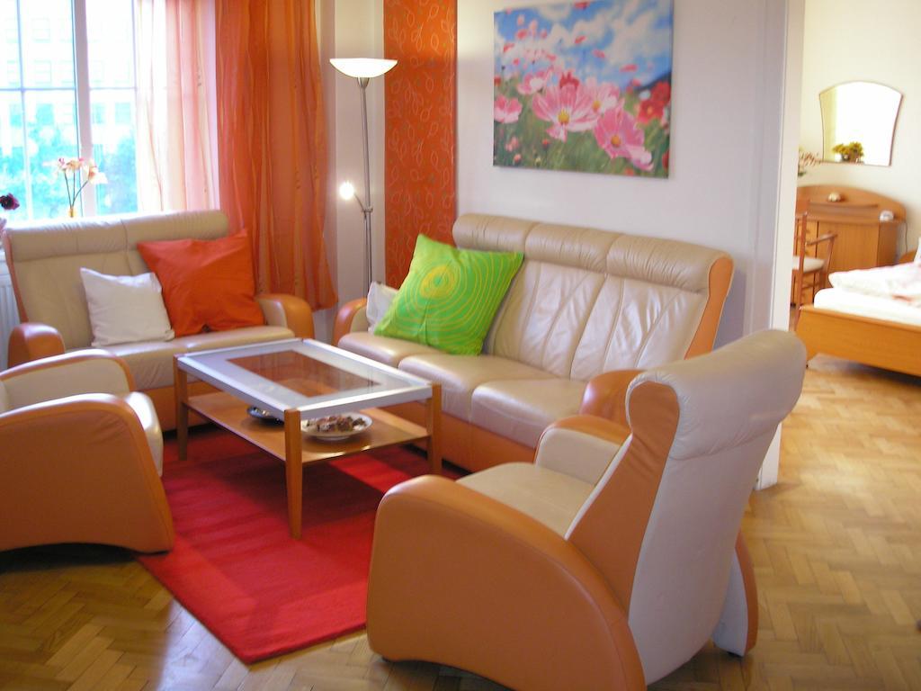 Apartment Accommodation Up To 17 Pressburg Exterior foto