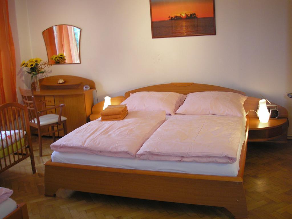 Apartment Accommodation Up To 17 Pressburg Zimmer foto