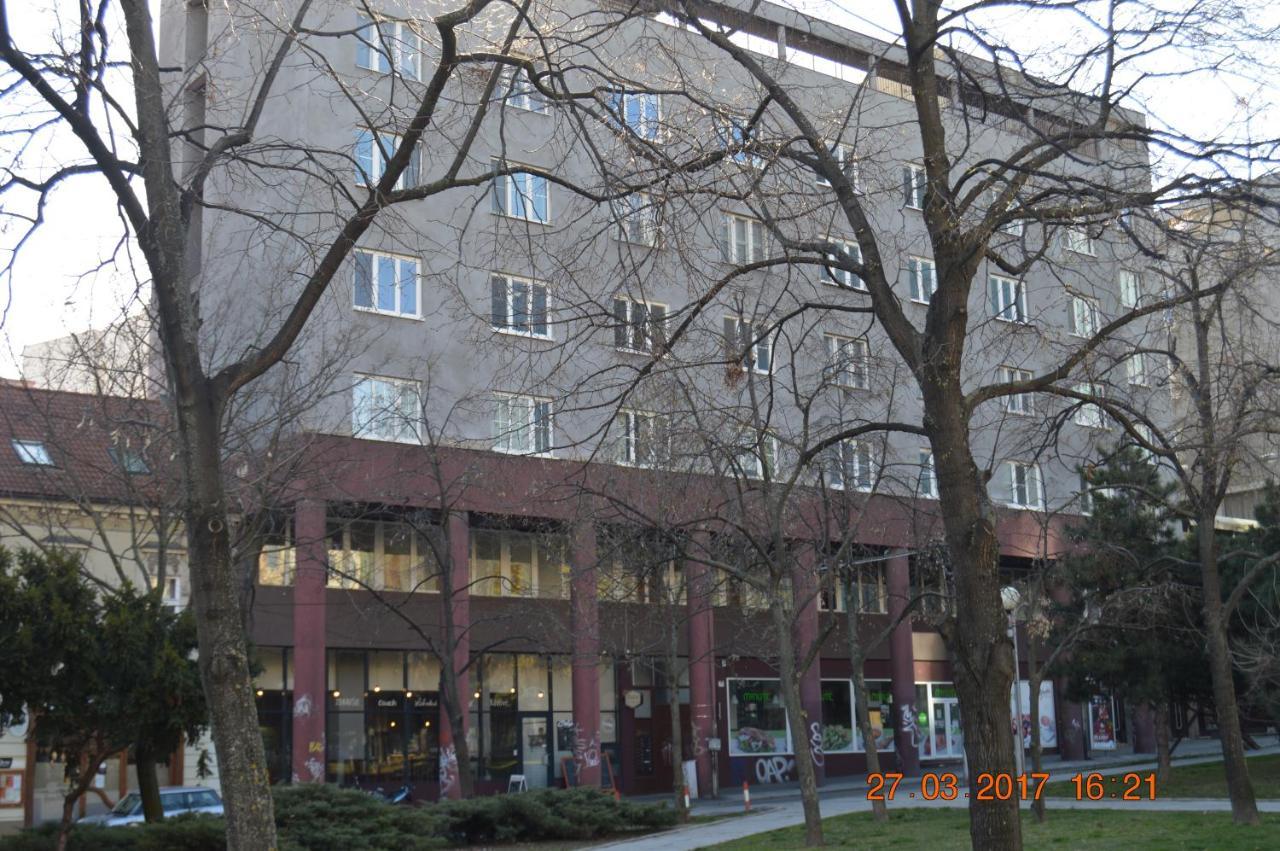 Apartment Accommodation Up To 17 Pressburg Exterior foto
